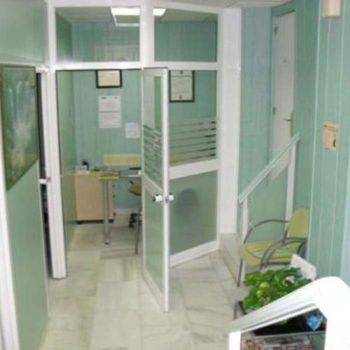 Clínica Dental Eosdent Puerta de oficina de odontología