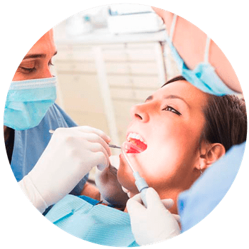 Odontología a mujer